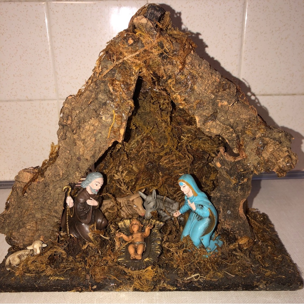 Vintage Wooden Christmas Nativity Scene Made In Italy Mary,‎ Joseph, baby Jesus￼